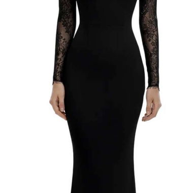 Robe longue noire en dentelle