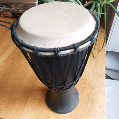 Dekorativer Djembe-Trommel