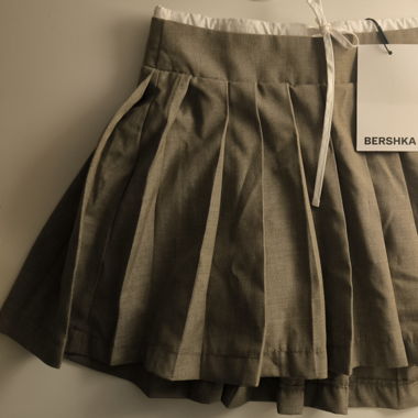 BERSHKA PLEATED BROWN SKIRT WITH BOW