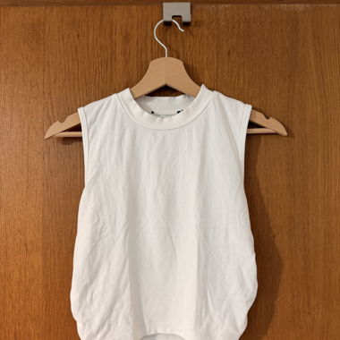 Weisses ärmelloses Top
