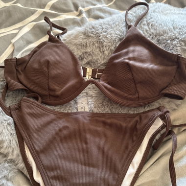 Set bikini marrone