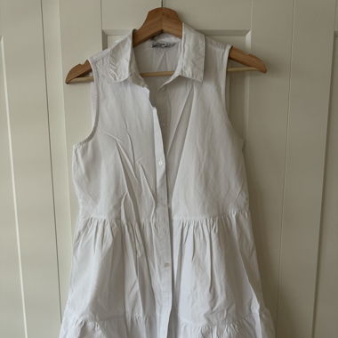 Kleid mit Knöpfen