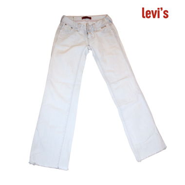 iconic 2000s Levi‘s low waist jeans