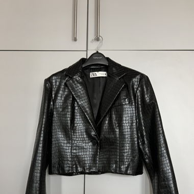 FAUX LEATHER CROPPED BLAZER