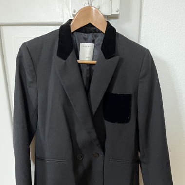 Blazer Sandro avec détails en velours 