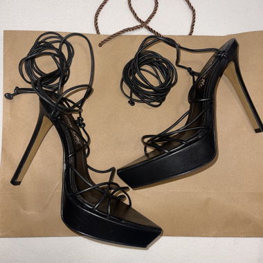 Décolleté stringate