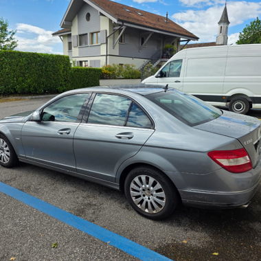 Mercedes C 200 berlina grigia