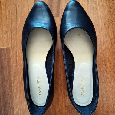 Schwarze Ballerinas aus Lederimitat
