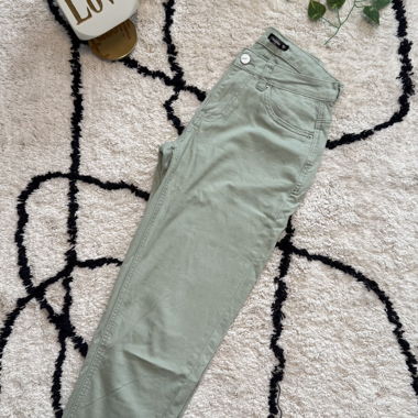 Capri pants