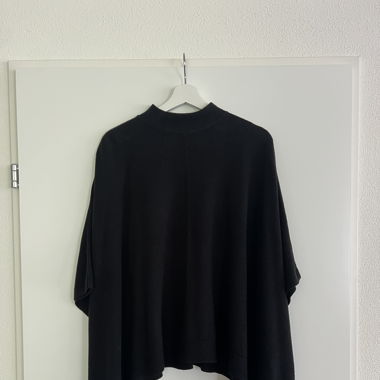 Schwarzer Poncho-Pullover, Grösse S