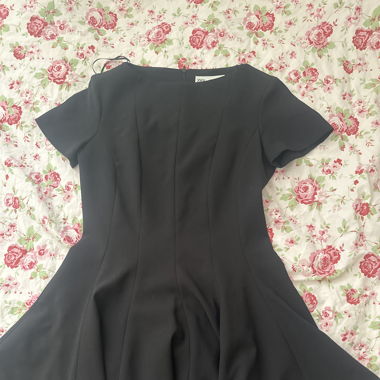 Zara Kleid eng liegend, Figur betontes Kleid