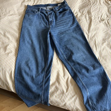 Uniqlo blaue Straight-Leg-Jeans