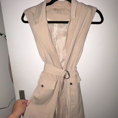 Beige sleeveless trench coat