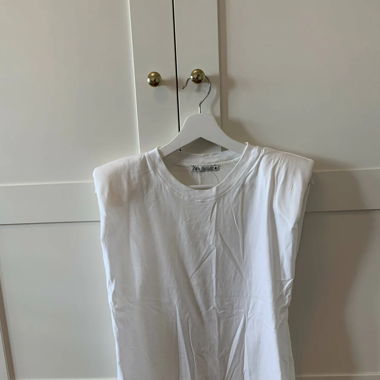 T-Shirt mit Schulterpolstern