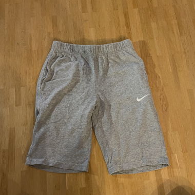 GREY NIKE SHORTS
