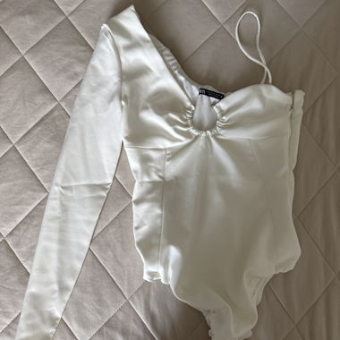 Weisser eleganter Body
