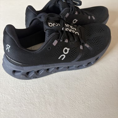 On Cloud running shoes EU 39