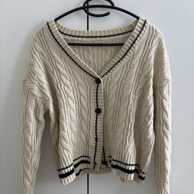 Cardigan mit Zopfmuster
