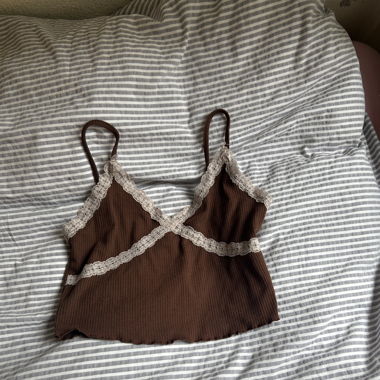 brown top