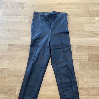 Leder-Leggins mit seitlichem Reissverschluss