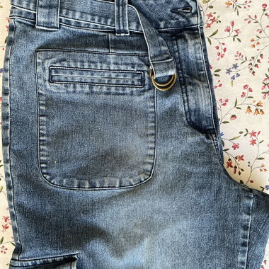 Jeans with details, pockets and belt
