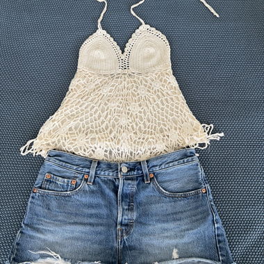 Gehäkeltes Top & Levi's Shorts Set