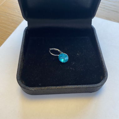 Orecchini con pietra blu