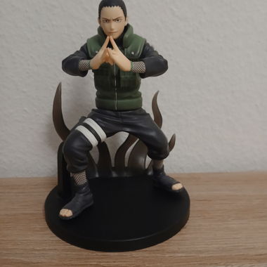 Action figure anime Shikamaru su base