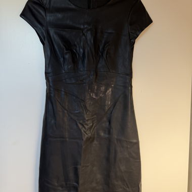 Zara Schwarzes Faux-Leder-Kleid