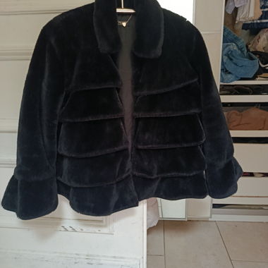Veste noire en fausse fourrure twinset