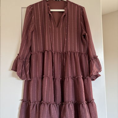 Burgundy tiered dress with flounces