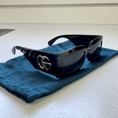Lunettes de soleil Gucci GG0811S