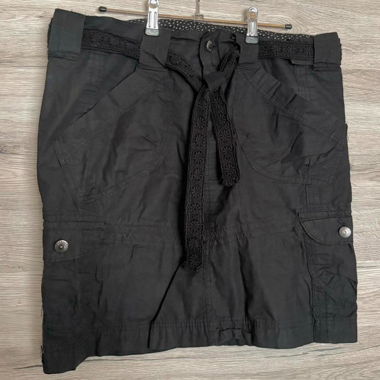 chicoree black cargo skirt with flower belt