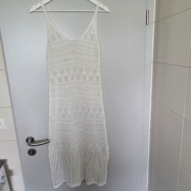 Weisses Spitzenkleid