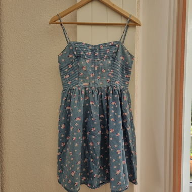 Florales Denim-Sommerkleid