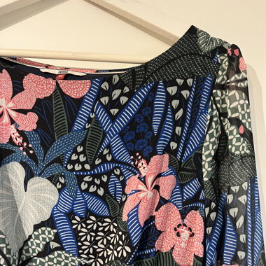 Blumenkleid mit langen Ärmel