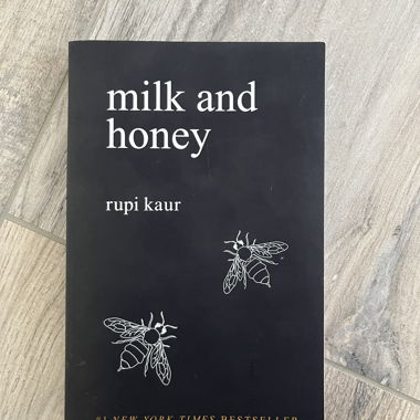 „milk and honey“ von rupi kaur