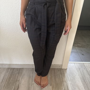 Pantaloni neri a vita alta