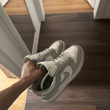 Nike Dunk Low grigie