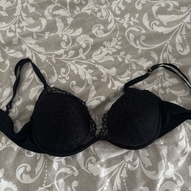 Soutien-gorge noir en dentelle 