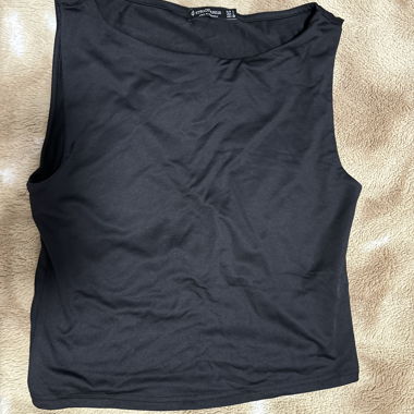 Schwarzes ärmelloses Top