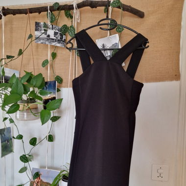Figurbetontes schwarzes Kleid, Gr. S