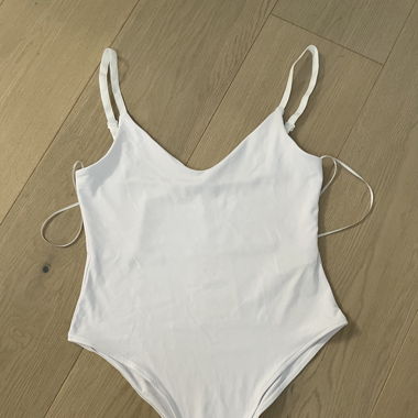 WEISSER BODY AUS POLYAMID-MISCHGEWEBE