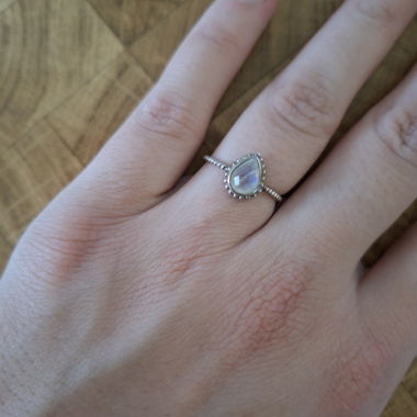 Anello d’argento con pietra