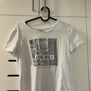 Weisses T-Shirt im Wilde-Look