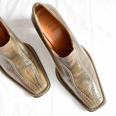 Vintage Pumps mit eckiger Kappe aus Krokodilleder