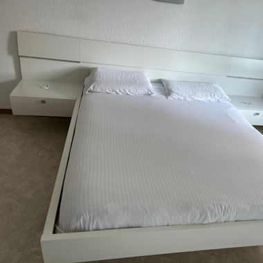 Doppelbett  200x160cm mit Nachtkommode