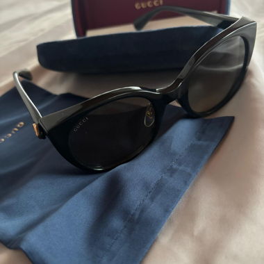 Occhiali da sole Gucci con astuccio