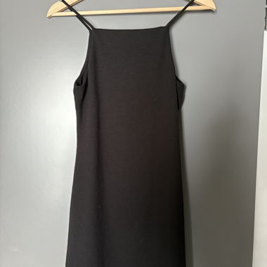 Schwarzes Kleid mango