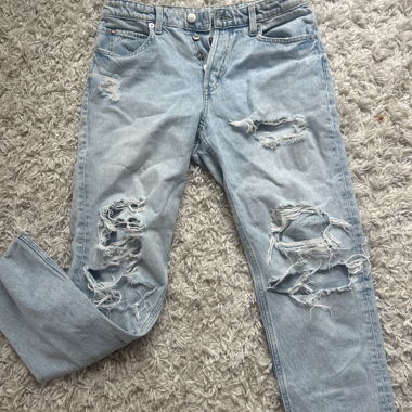 Jeans strappati